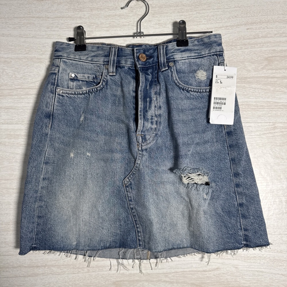 NWT H&M distressed denim skirt Lt Blue Wash Raw Hem Sz 6 Button Fly